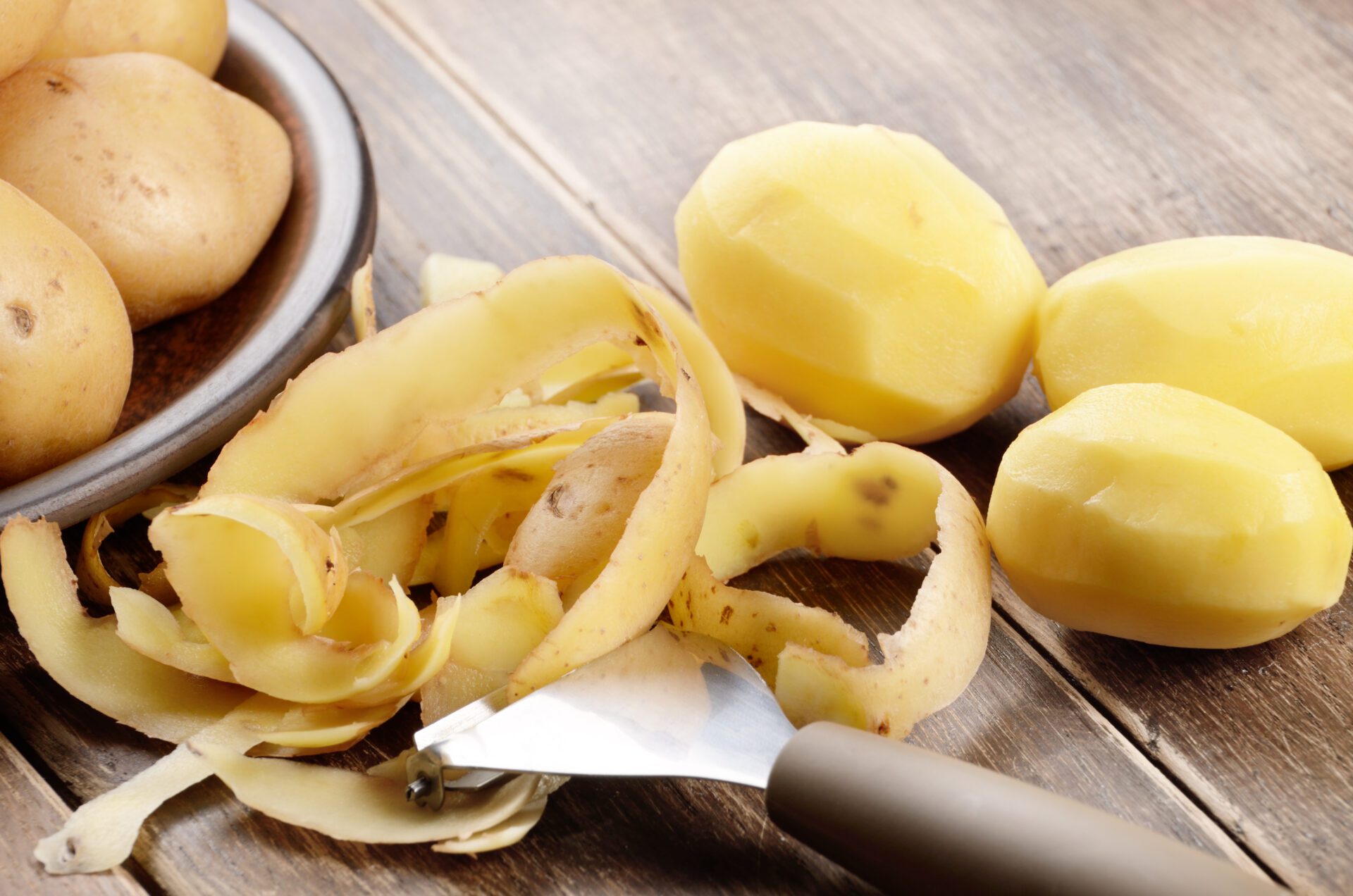 Les pommes de terre sont riches en amidon, en potassium et en phosphore. Ces nutriments favorisent la croissance et l'inflorescence des muscadines.