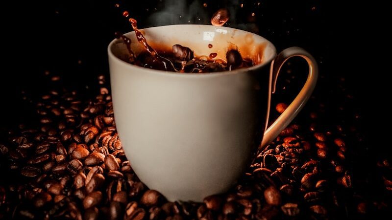 Nous buvons presque tous du café, mais peu d'entre nous savent à quel point il peut être dangereux pour nous.