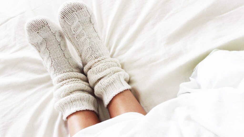 Si vous dormez avec des chaussettes, cela en dit long sur votre personnalité.
