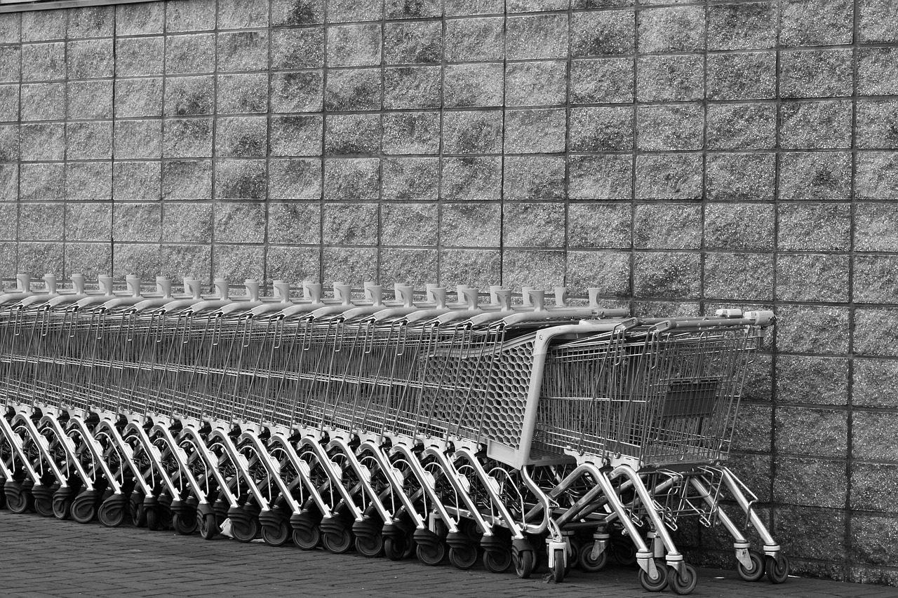 Parfois, nous utilisons un objet que nous trouvons dans notre sac à main ou notre sac à dos pour déverrouiller le panier