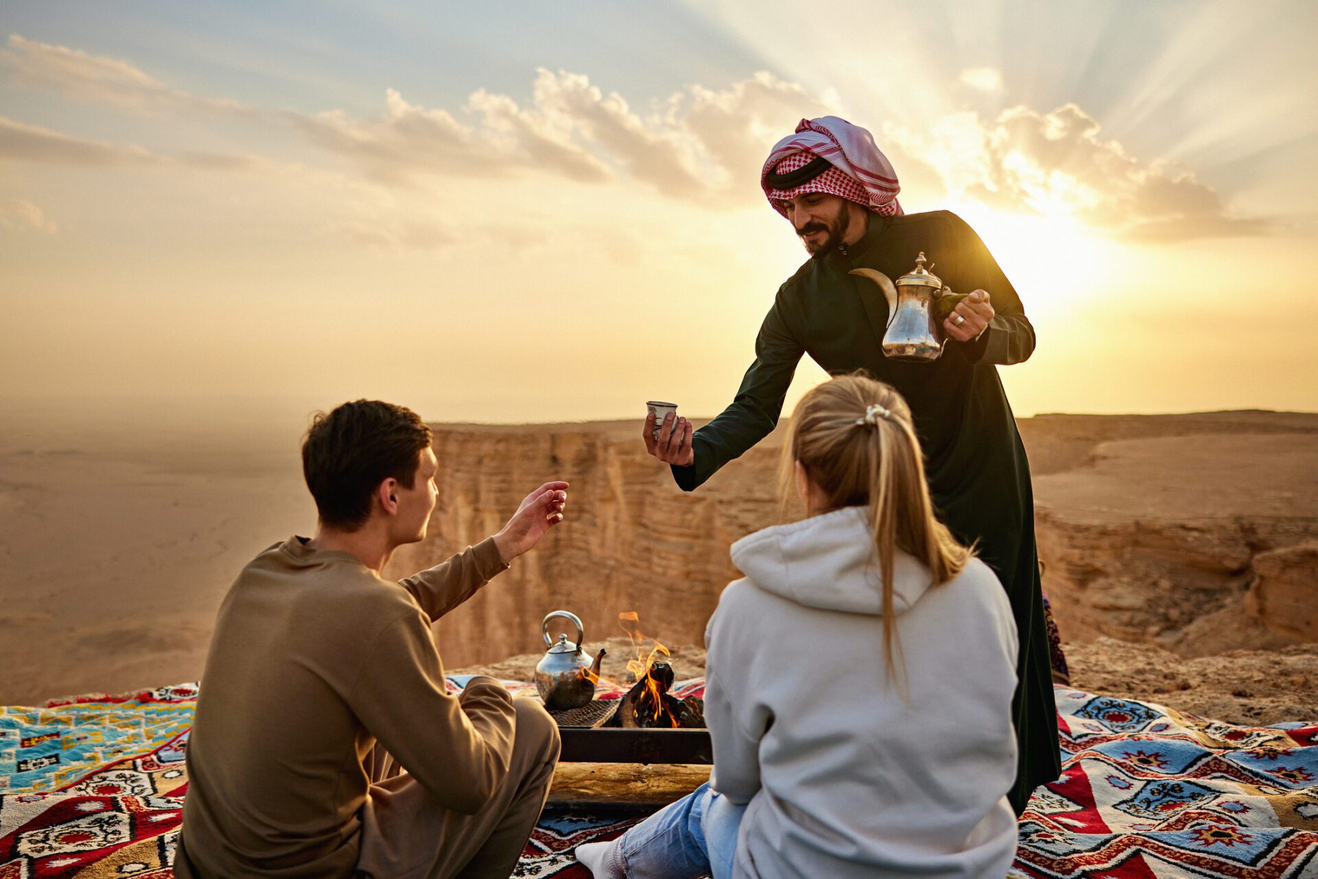 Les voyages relient les gens de toutes les cultures.