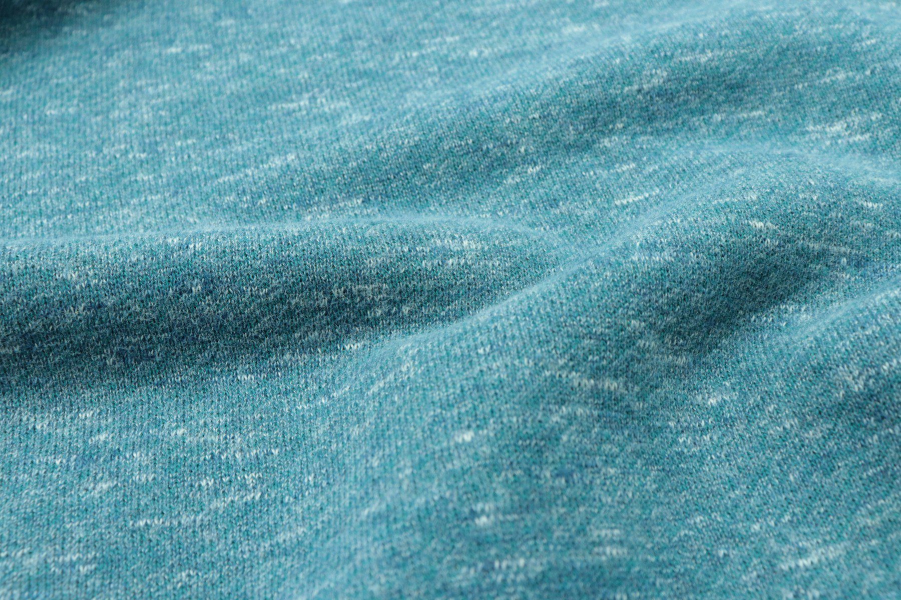 Le lait aigre peut être transformé en fibres, qui sont utilisées pour fabriquer du tissu, puis des vêtements.