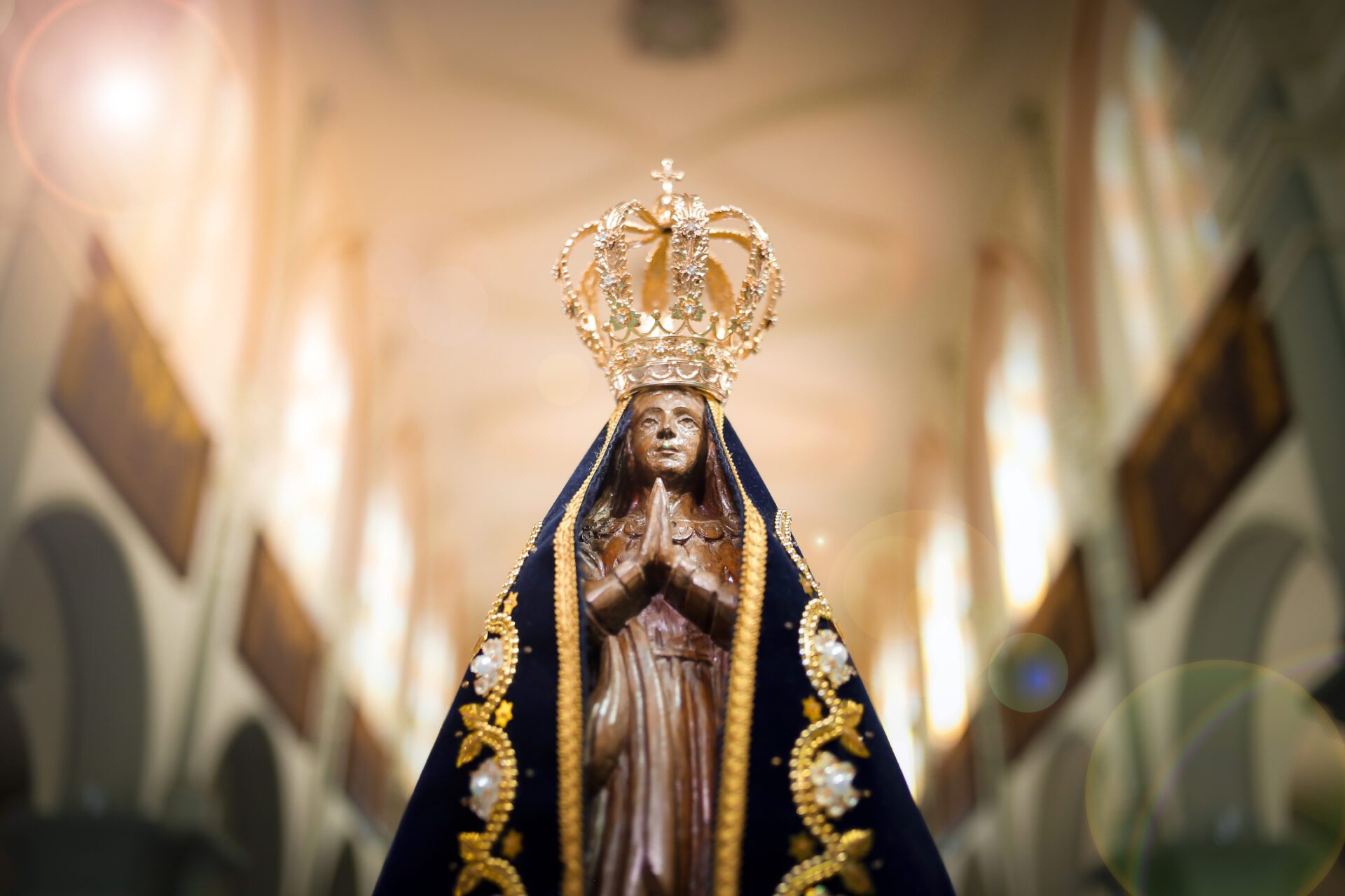 Les Brésiliens vénèrent Notre-Dame d'Aparecida.