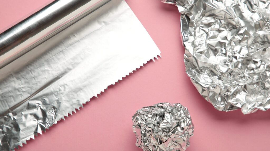 Alobal peut être utilisé dans la cuisine pour de nombreuses choses. Nous enveloppons les aliments avec, nous couvrons les viandes rôties avec. Mais saviez-vous qu'il sert aussi à la santé de votre corps ?