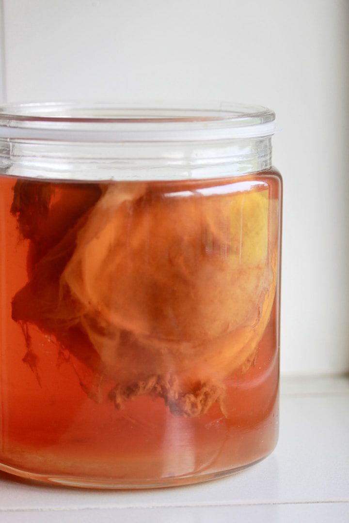 Outre le kéfir, les boissons fermentées comprennent, par exemple, le kombucha.