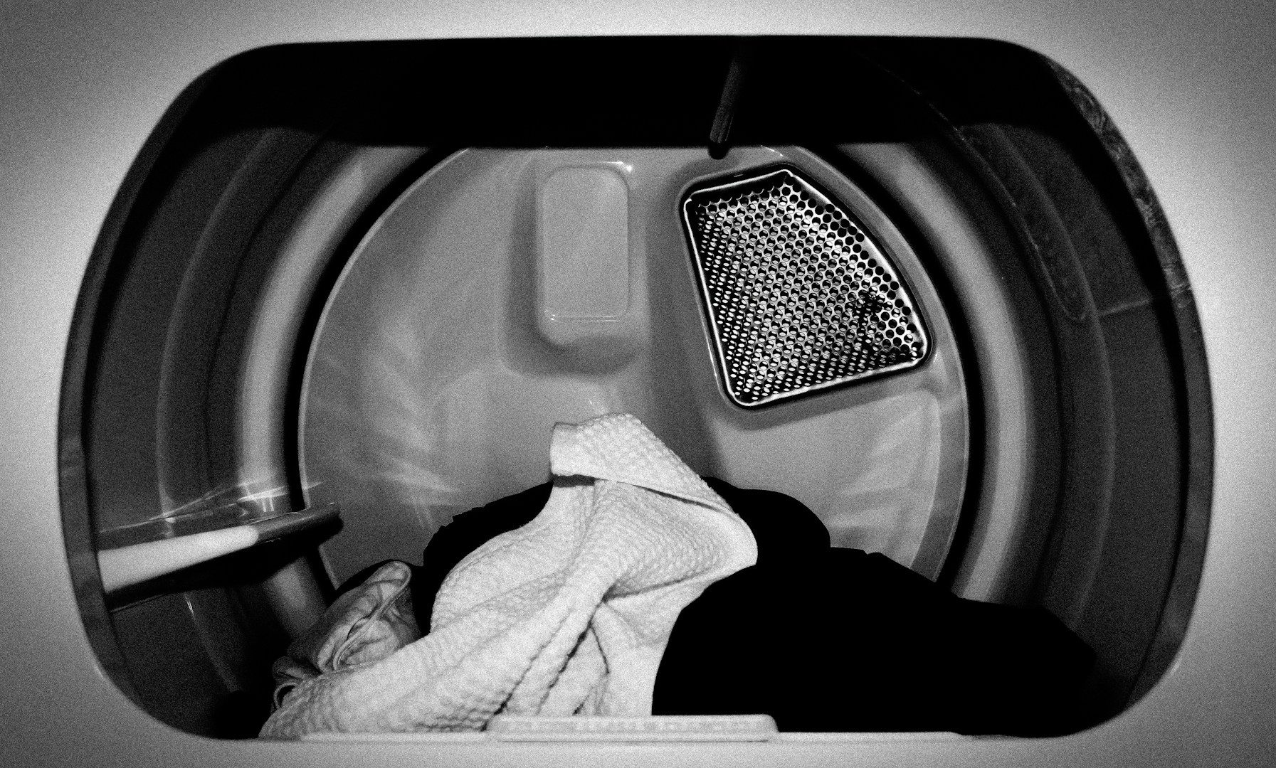 Nettoyez soigneusement le sèche-linge après chaque utilisation. Sinon, outre le coût financier, il peut y avoir un risque d'incendie.