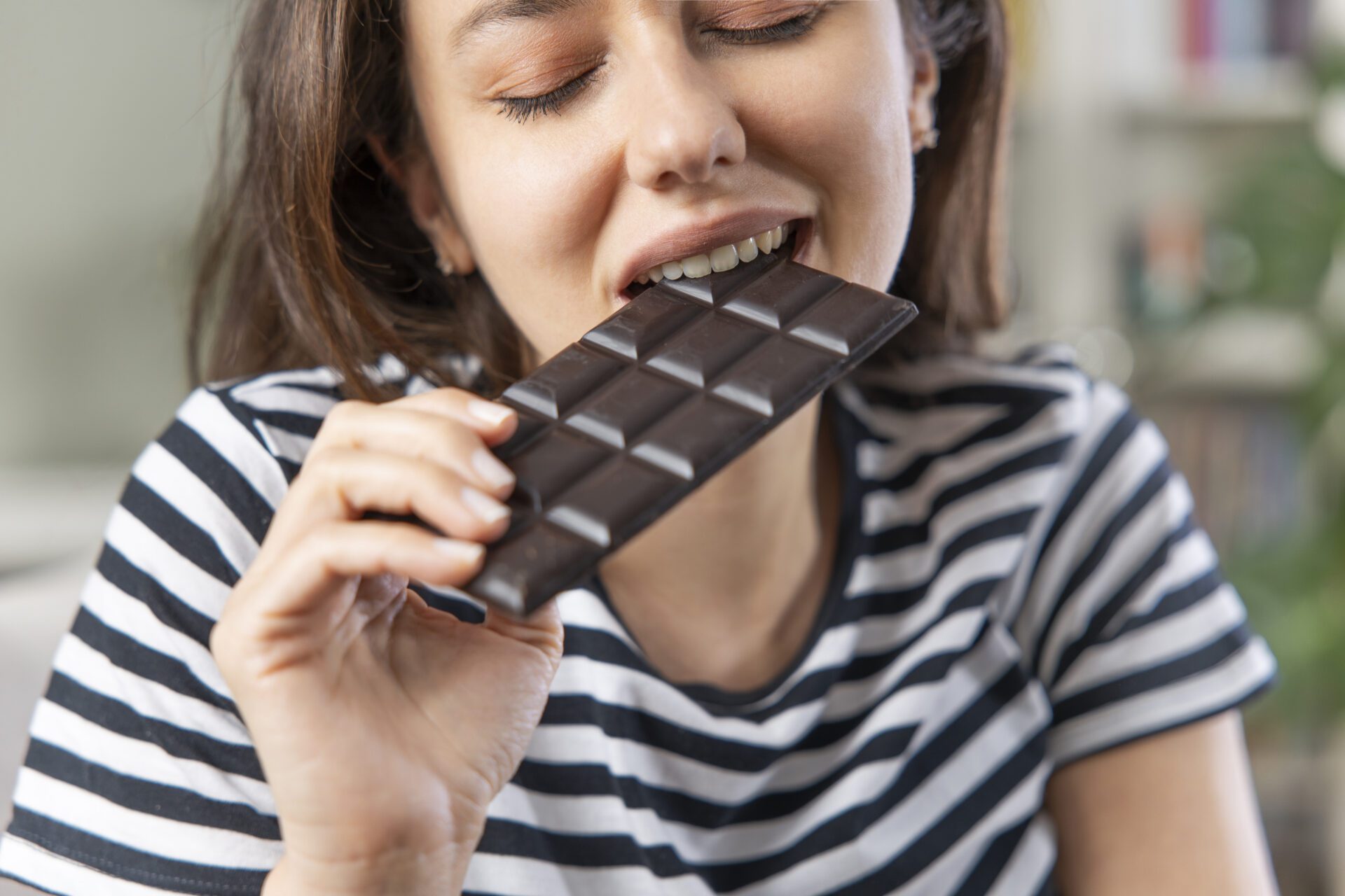 Ne craignez pas de consommer du chocolat noir. La teneur en cacao offre de nombreux avantages pour la santé.