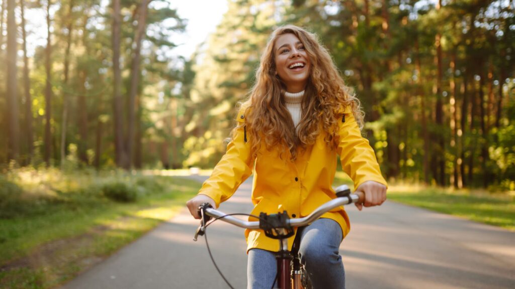 Faire du vélo dans la campagne a un effet apaisant.