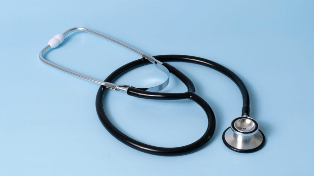 Le stéthoscope est un outil indispensable à tout médecin. Mais il peut parfois révéler plus de choses qu'on ne le pense.