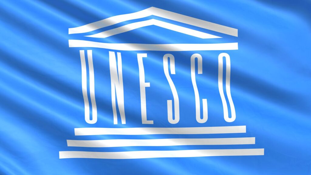 L'UNESCO se concentre sur l'éducation, la science et la culture.