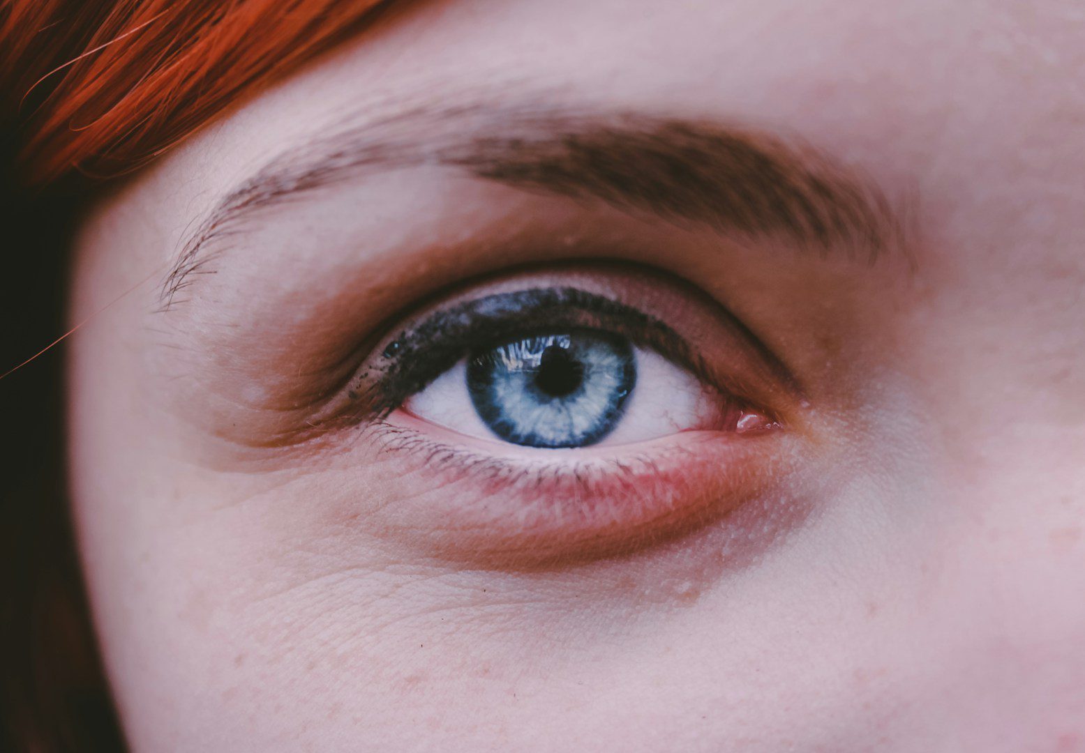 Certaines personnes aiment les lunettes, mais d'autres se sentent mal à l'aise en les portant. De simples gouttes peuvent résoudre les problèmes oculaires.