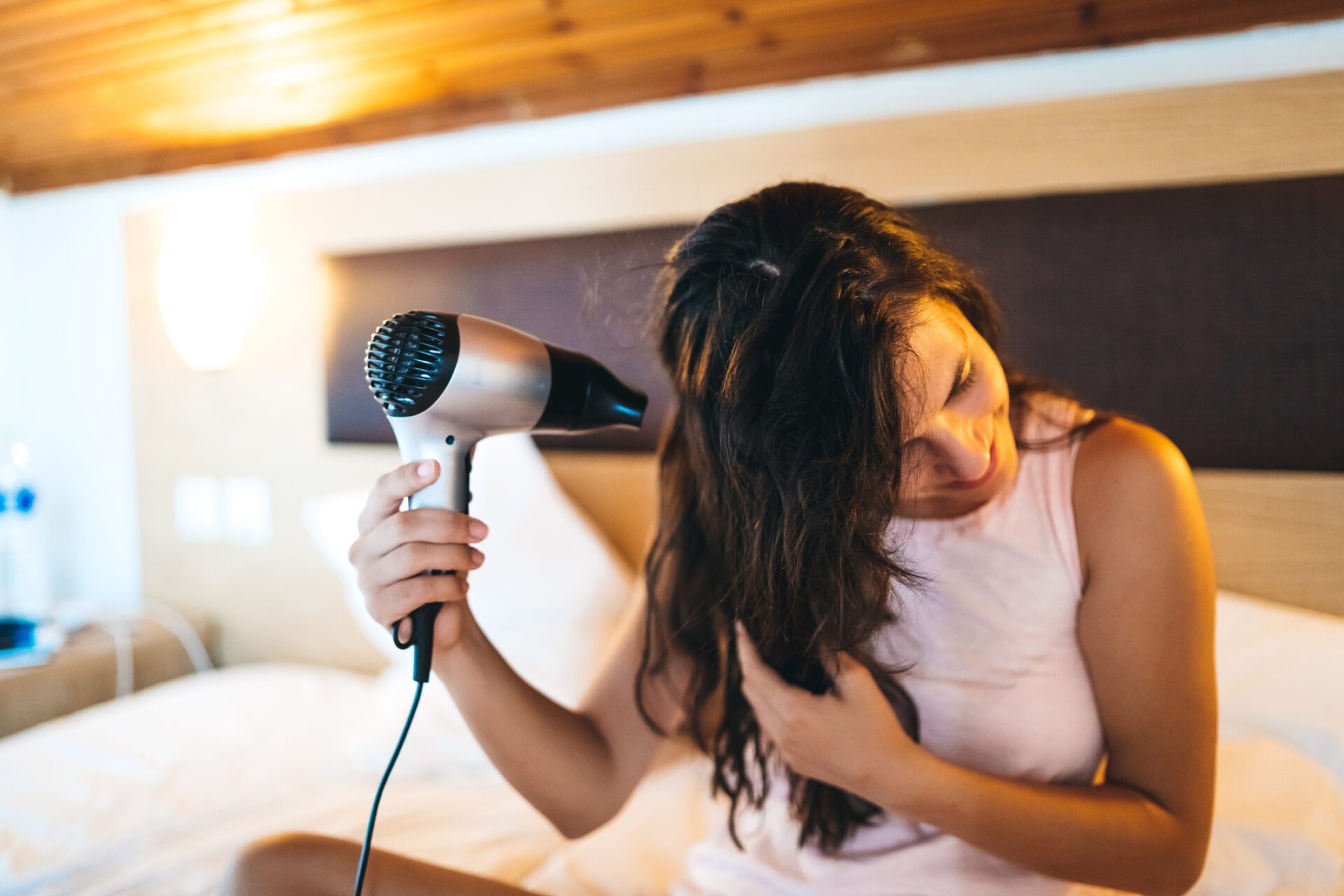 Séchez vos cheveux au moins un peu avant d'aller vous coucher.