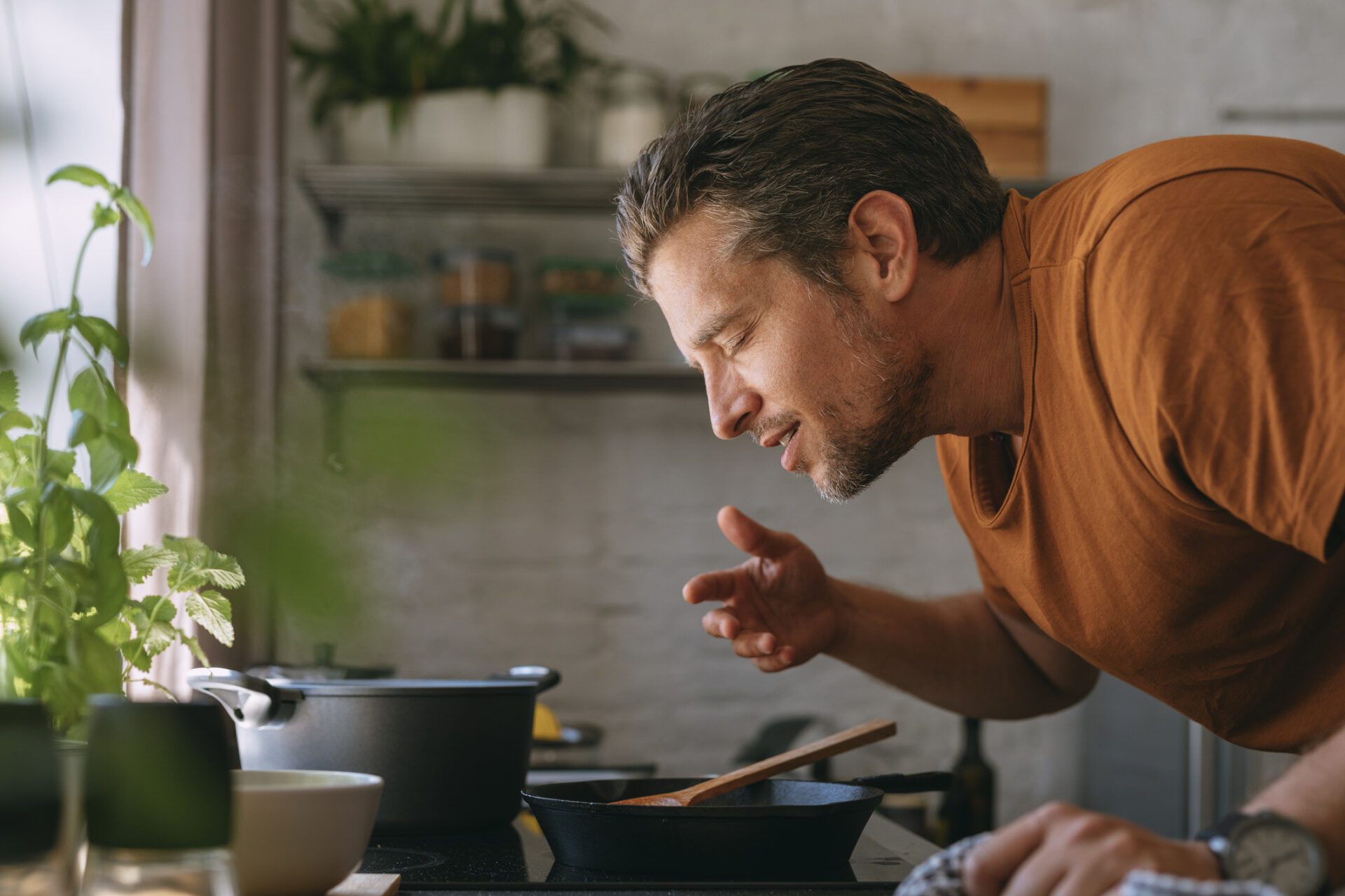 Les fortes odeurs de nourriture n'incitent souvent pas à manger plus que de raison. Étonnamment, c'est souvent l'inverse qui se produit.