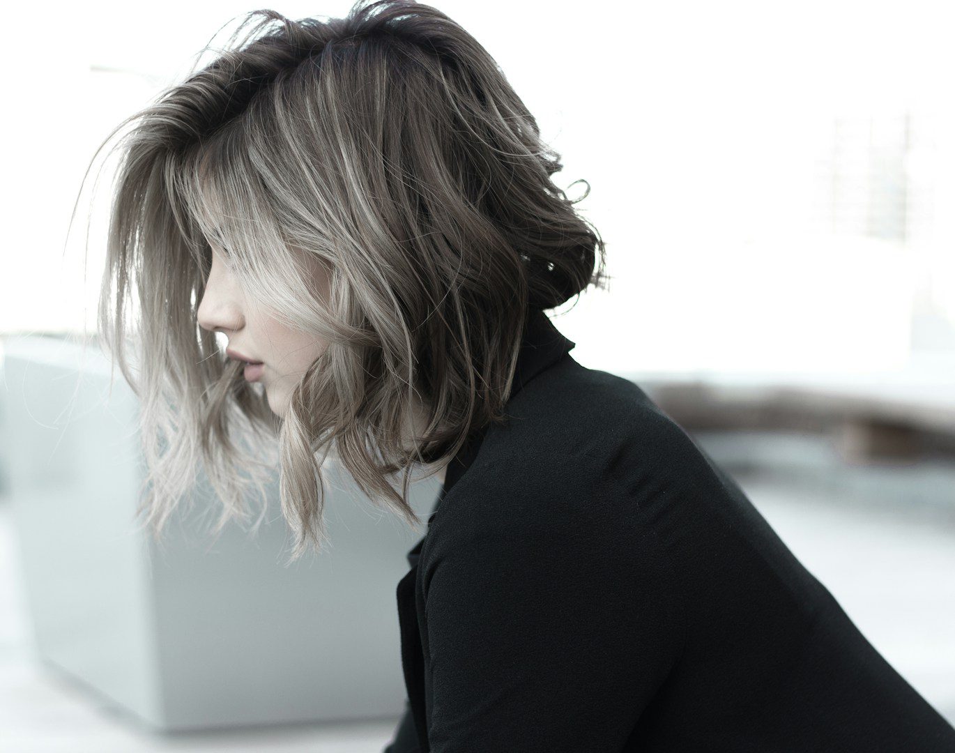 L'amincissement des cheveux est un problème pour les hommes, mais aussi pour les femmes. Mais si vous choisissez la bonne coiffure, personne ne remarquera vos défauts.