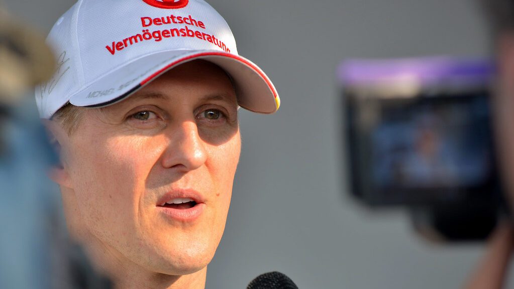 Michael Schumacher est cloué au lit depuis 2013 à la suite d'un terrible accident. Aujourd'hui, son état de santé semble s'améliorer.