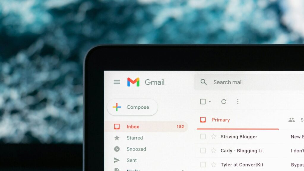 Le courrier électronique est l'une des formes de communication les plus courantes dans les entreprises aujourd'hui. Le G-mail est de plus en plus utilisé.