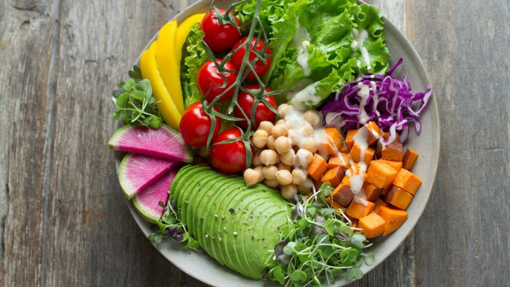 Les scientifiques confirment que certains aliments peuvent ralentir le vieillissement du cerveau : Intégrez-les à votre régime alimentaire