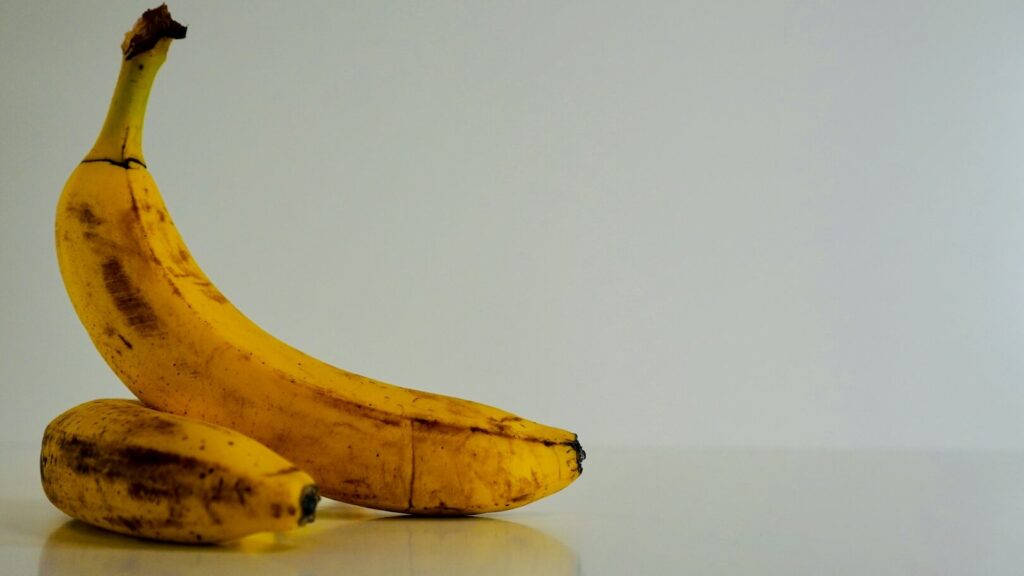 Savez-vous comment conserver correctement les bananes ? Si vous êtes de ceux qui laissent ce fruit dans un sac, vous commettez une grave erreur.
