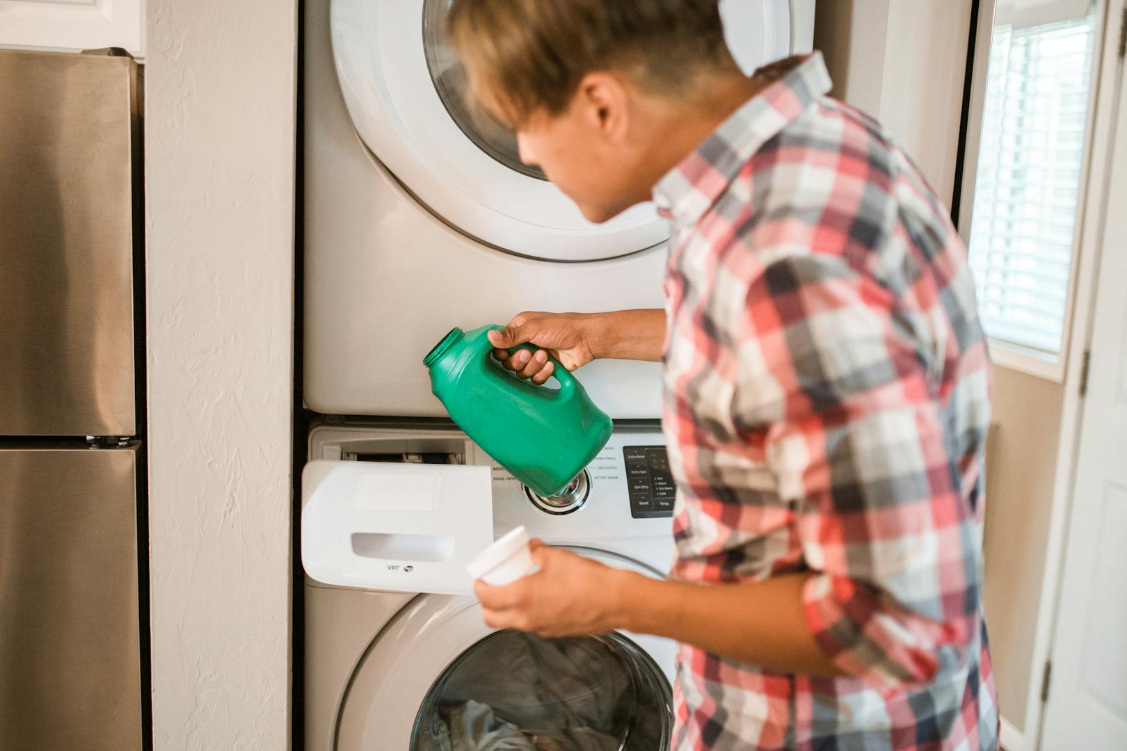Le lave-linge dispose d'un compartiment pour l'assouplissant. Mais est-ce vraiment la meilleure façon de l'ajouter au lavage ?