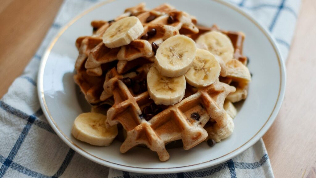 Les bananes sont un fruit sain, mais elles ne sont pas le meilleur choix pour le petit-déjeuner. Les scientifiques expliquent pourquoi.