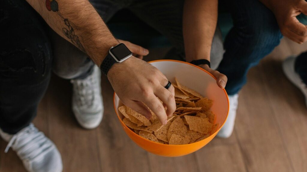 Vous accusez les frites pour rien : Voici les aliments qui augmentent votre taux de sel plus que les saucisses