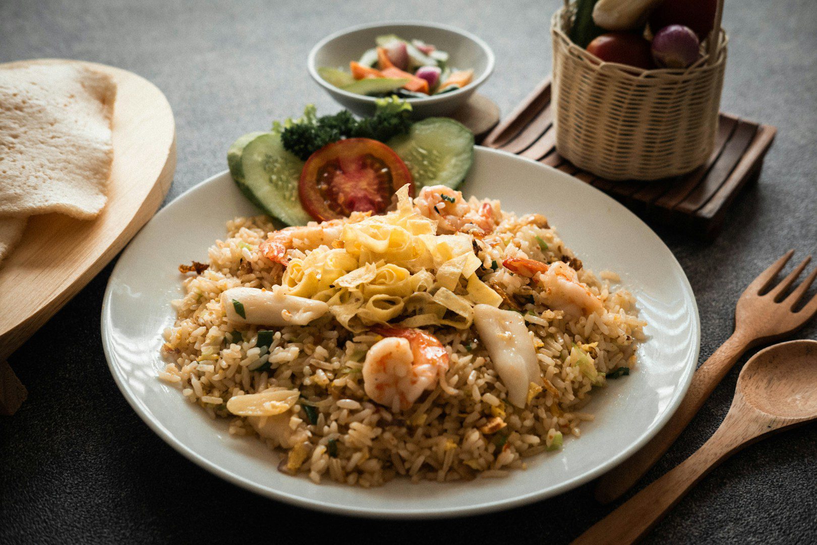 Le riz peut être un accompagnement, mais aussi une base pour les risottos et divers plats asiatiques. Il est important de savoir l'assaisonner correctement.