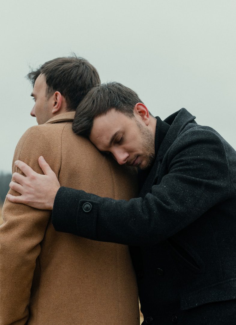 Même les hommes peuvent être émotifs, sensibles et compréhensifs. Souvent plus que certaines femmes.