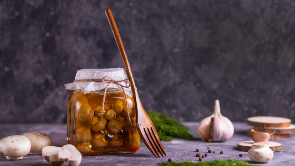 Les gens font de l'ail fermenté à la maison, et vous pourriez commencer à en faire autant lorsque vous découvrirez à quel point c'est efficace