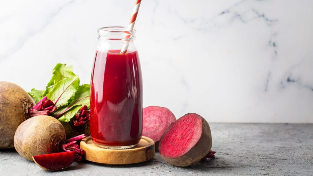Le jus de betterave est considéré comme une aide naturelle pour abaisser la tension artérielle.