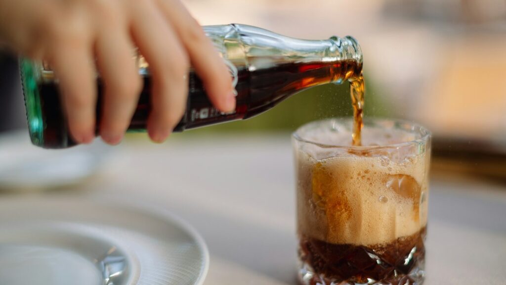 Dangers cachés de la limonade et du jus de fruit : l'Allemagne est le champion européen des boissons sucrées