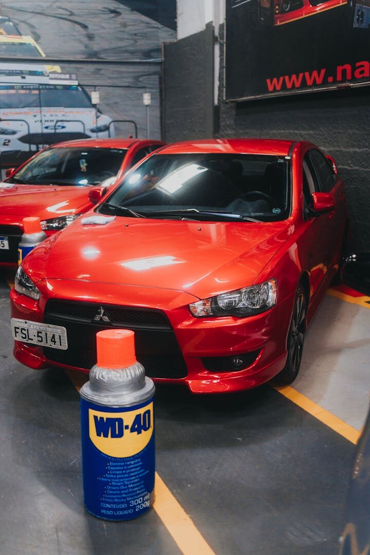 Si vous utilisez le solvant WD-40 à temps, les taches d'huile disparaîtront. C'est un moyen très efficace de s'en débarrasser.