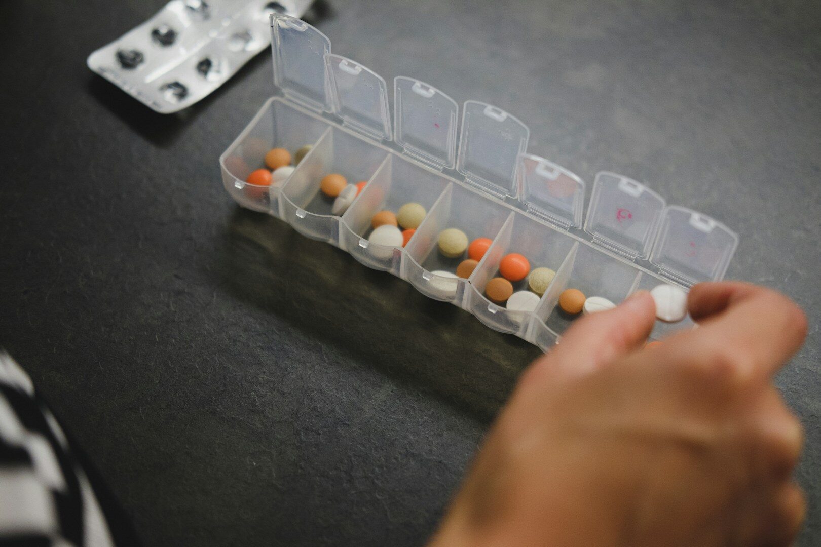 Si vous commandez des pilules en ligne, choisissez toujours des pharmacies vérifiées. Méfiez-vous des escrocs.
