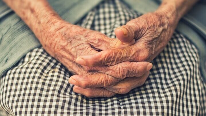 Très peu de personnes dans le monde vivent jusqu'à 100 ans. Qu'est-ce qui distingue exactement ces personnes des autres personnes âgées qui meurent vers 80 ou 90 ans ?