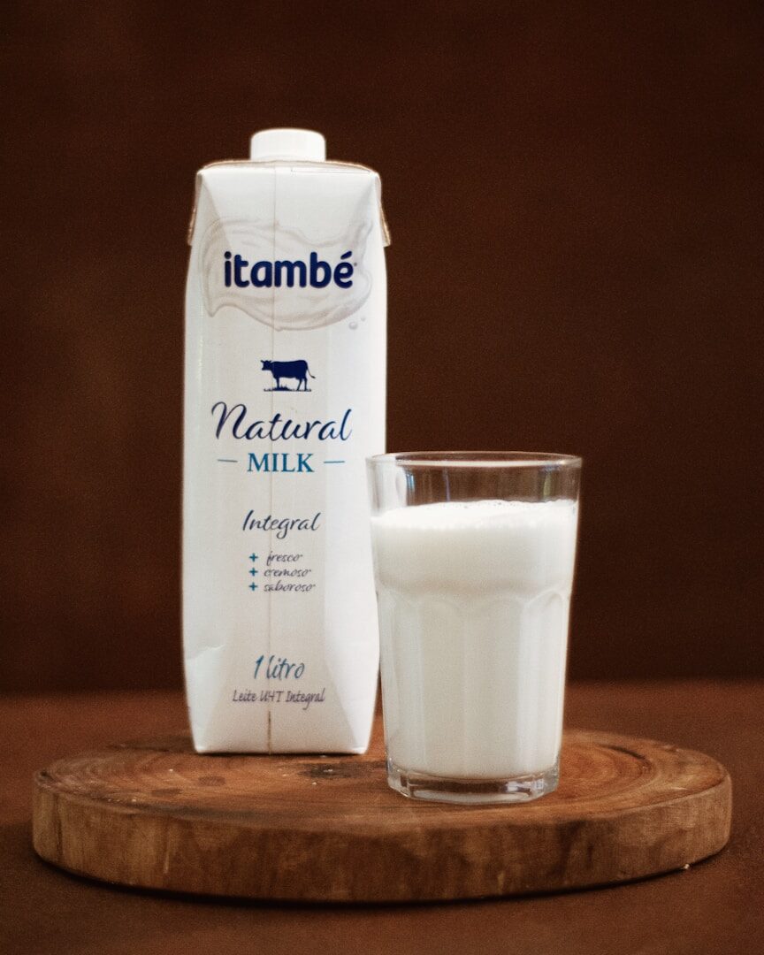 Avez-vous aussi l'impression que lorsque vous mettez du lait dans une tasse en céramique, son goût est soudain complètement différent de celui de la même boisson servie dans un verre ?