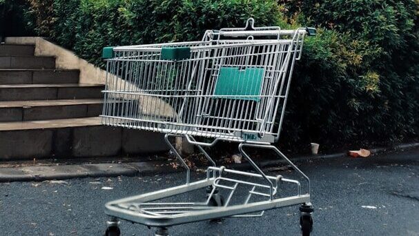 Les chariots de supermarché sont une invention qui facilite les achats. Mais dans de nombreux pays, ils constituent également un problème qu'il convient de résoudre. Le Brésil est sur le point de restreindre leur utilisation.