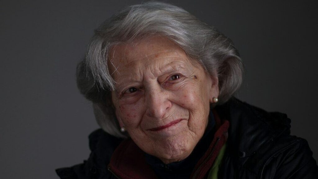 Nous devons prendre soin de notre apparence. Mais cela ne devrait jamais être plus important que notre santé. Cependant, de nombreuses femmes âgées n'en sont pas conscientes.