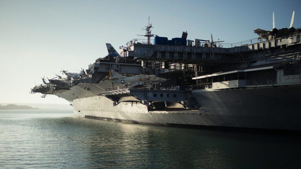Les porte-avions sont importants pour contrôler les mers, dissuader les ennemis et réagir rapidement aux conflits. Mais leur vulnérabilité peut être une source de complications.