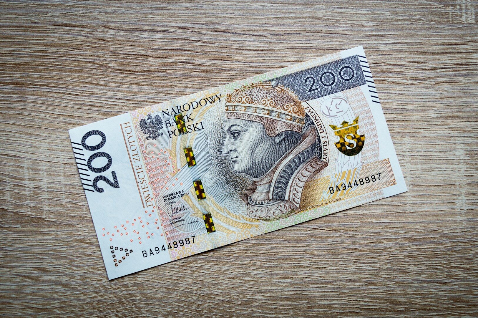 La moyenne nationale est proche de 9 000 zlotys. Mais la plupart des Polonais gagnent beaucoup moins. La réalité n'est tout simplement pas ce qu'elle semble être.