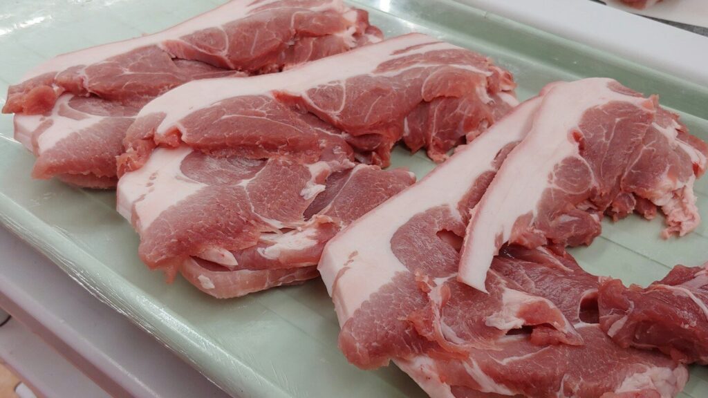 La guerre au Moyen-Orient affecte le monde entier. En Europe, elle renchérit considérablement le prix de la viande de porc.